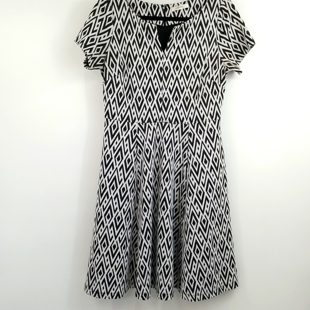 Eshakti Fit & Flare Dress‎ with Geometric Design Pockets Retro Vibe Throwback